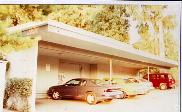 Building Photo - 601 Madrone Ave