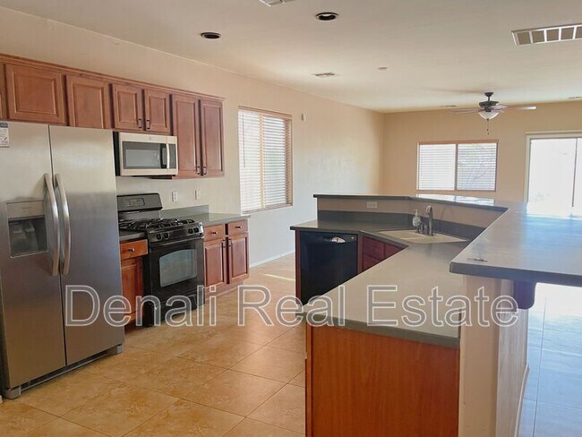 Building Photo - 11786 W Fordson Dr