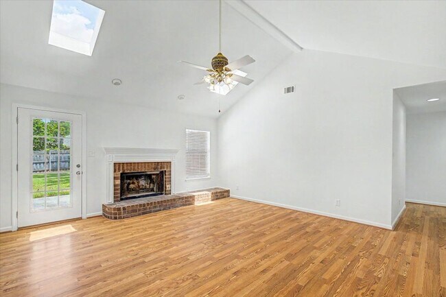 Foto del edificio - 4 Bed/2 Bath Updated Home in Richmond Heights