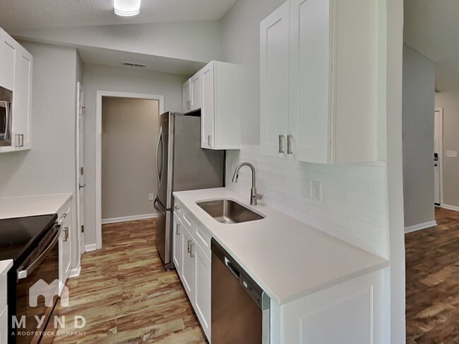 Foto del edificio - 1940 Cedar Ridge Ln