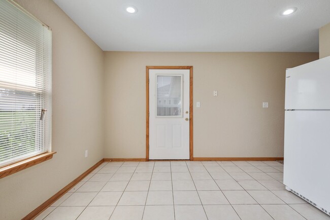 Foto del edificio - Large 3 Bdrm 2 Bath - Pleasant Hill