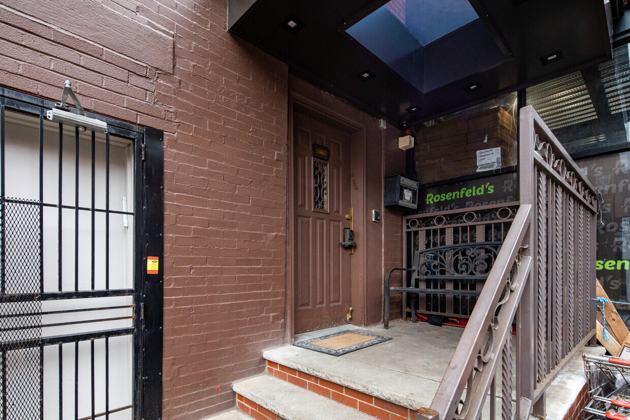 Entrance - 160 Penn St