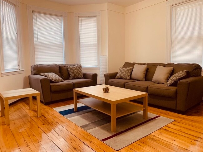 Building Photo - 1572 Tremont St