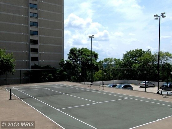 Foto del edificio - 5911 Edsall Rd