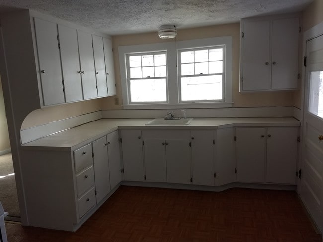 Kitchen - 38 Snow Rd