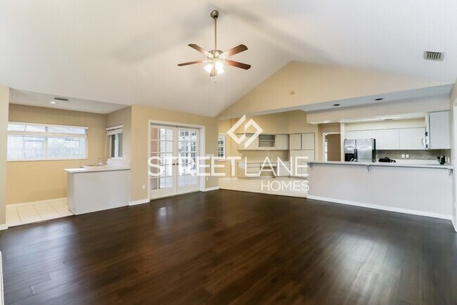 Building Photo - Spacious 4 bedroom home with a POOL in Tamp!