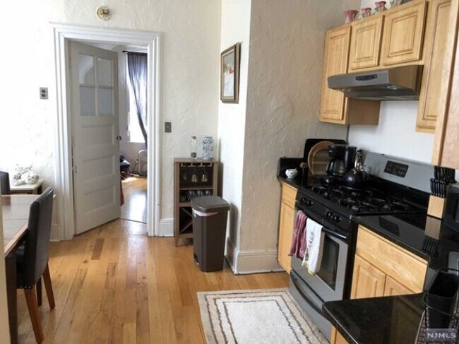 Building Photo - 19 Cooper Pl