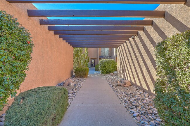 Foto del edificio - Sandia Heights 2/BD 2/BA 2/Story 1/CG