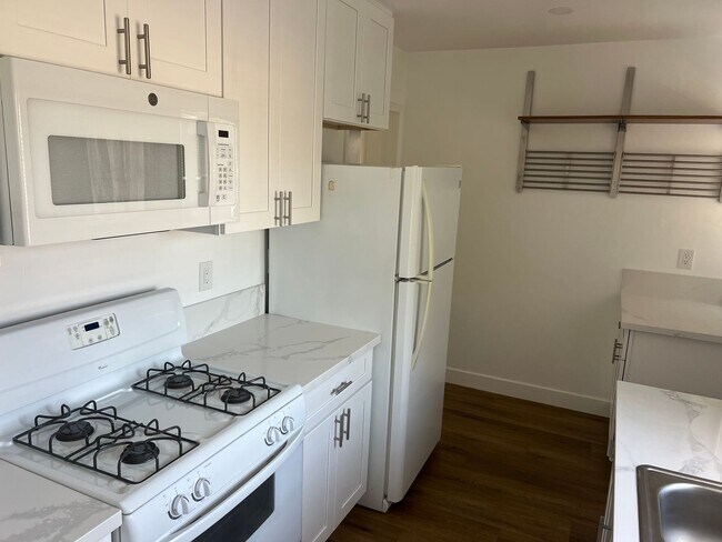Foto del edificio - 2 Bed/1 Bath Newly Remodeled Home Featurin...