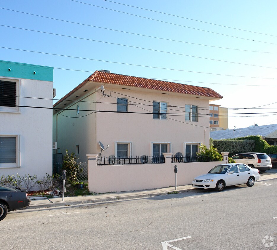 Building Photo - 321 Madison St