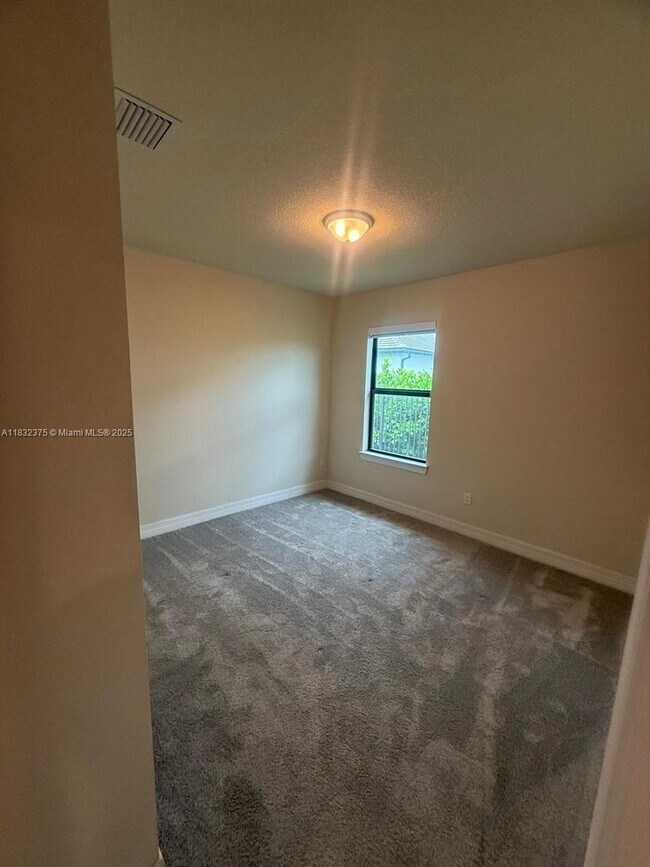 Building Photo - 3141 Tamarind Dr