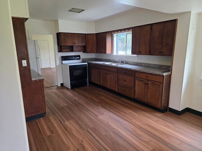 Foto del edificio - 2381 Elk Valley Cross Rd