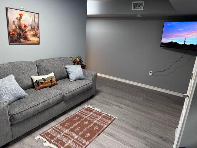 Sala de estar - 905 E Adams St