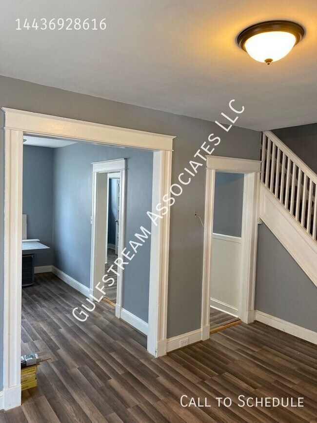Building Photo - 533 Benninghaus Rd