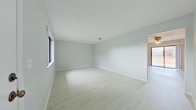 Building Photo - 411 31st St