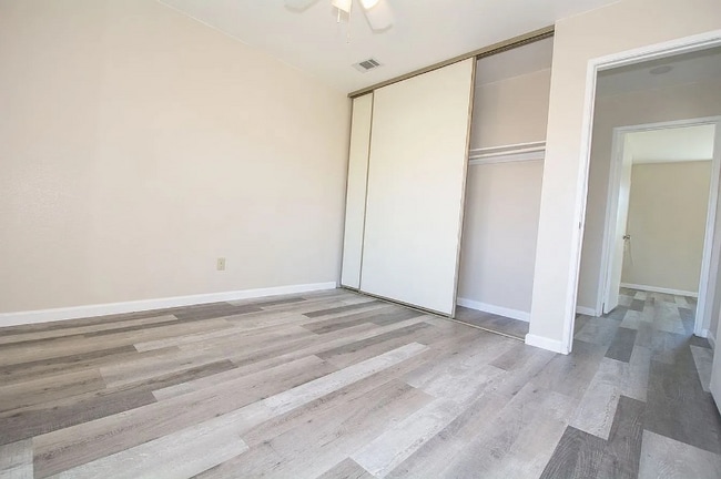 Foto del edificio - 7582 Lime Ave