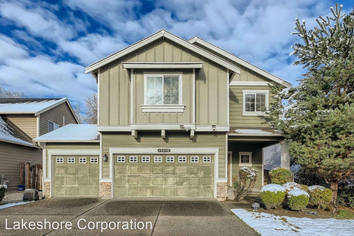 4 br, 2.5 bath House 12518 SE 278th Pl House Rental in Kent, WA