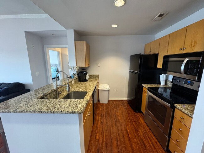 Foto del edificio - One Bedroom Furnished/Unfurnished Condo in Uptown Charlotte