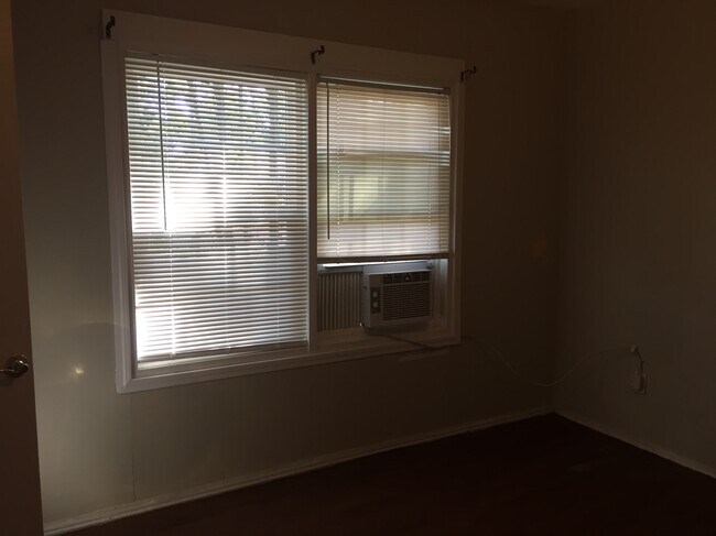 Building Photo - 3044 Collier Rd
