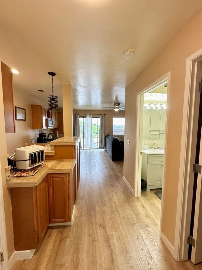Foto del edificio - Quiet 1 Bedroom 1 Bathroom Furnished Apart...