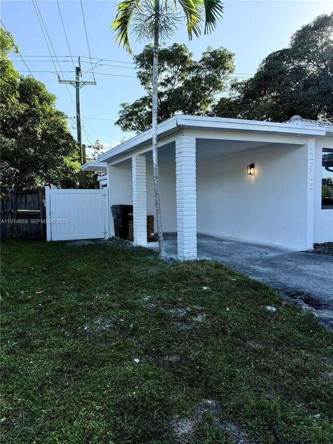 Foto del edificio - 12615 N Miami Ave