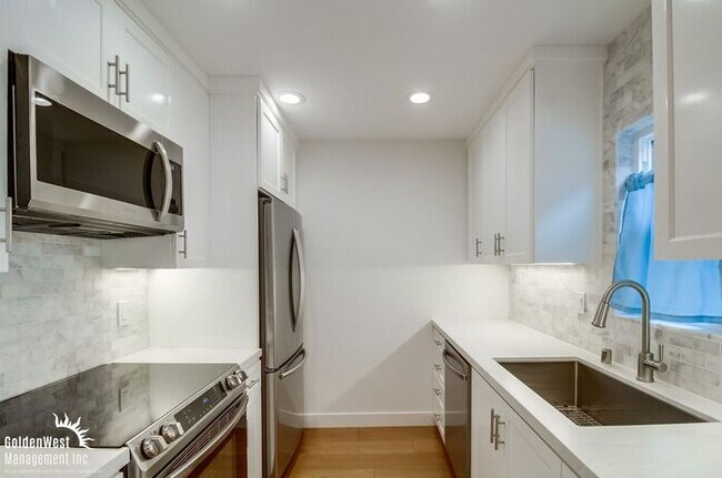 Foto del edificio - Modern 2Bdm 1.5Ba Townhome in Point Loma w...