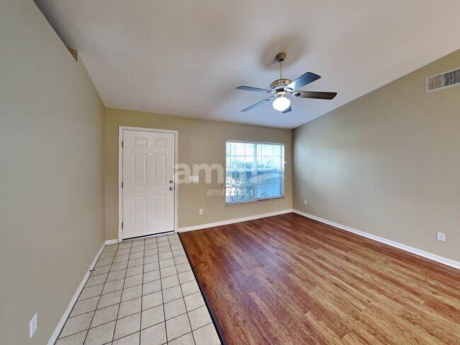 Building Photo - 919 Park Valley Circle