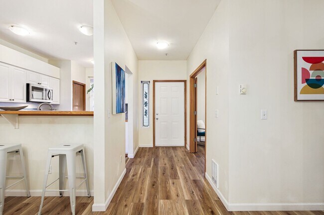 Building Photo - Available Now! Charming 3-Bedroom Home in ...