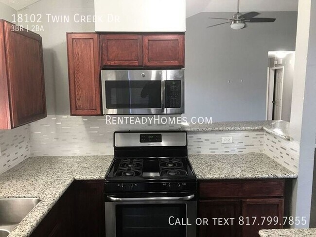 Foto del edificio - 18102 Twin Creek Dr