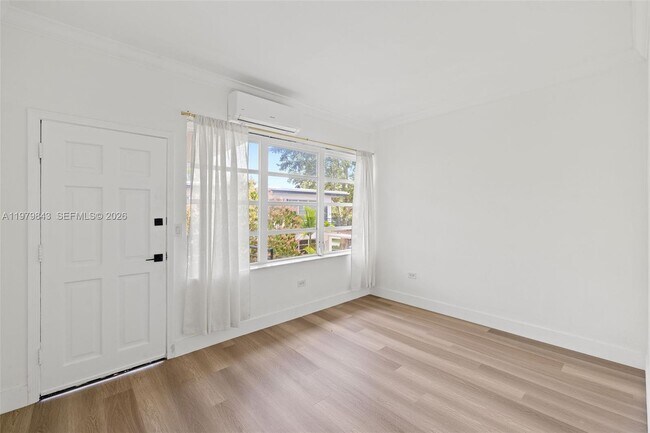 Foto del edificio - 4710 Pine Tree Dr