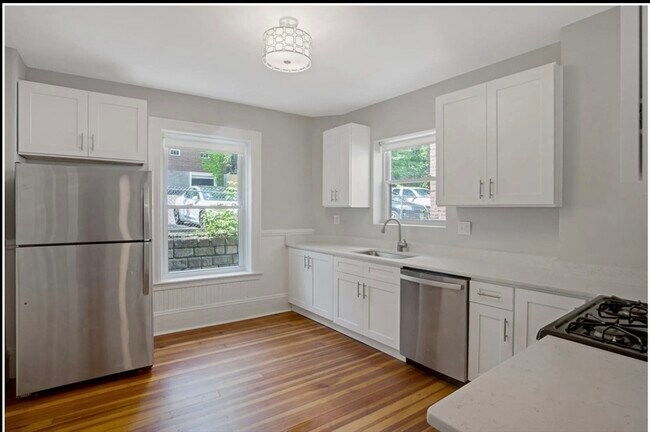 Foto del edificio - 116 Winthrop Rd