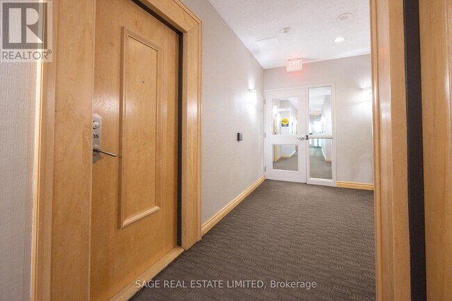 Photo du bâtiment - 212 Eglinton Ave E