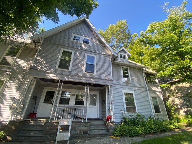 Foto del edificio - 404 Oak Ave