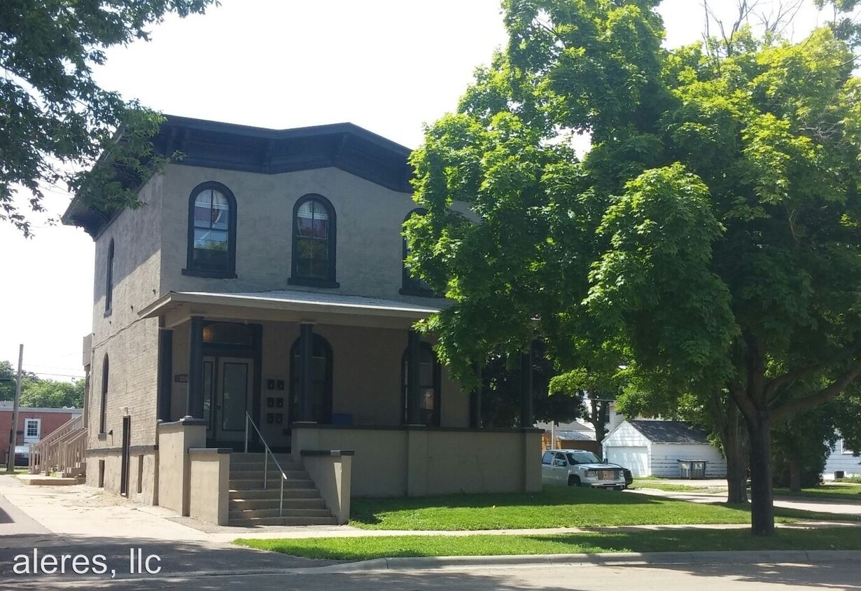 Primary Photo - 300 1st St SE