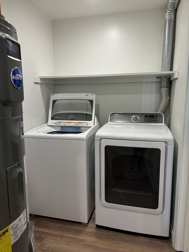 Private washer dryer - 736 Schoen St