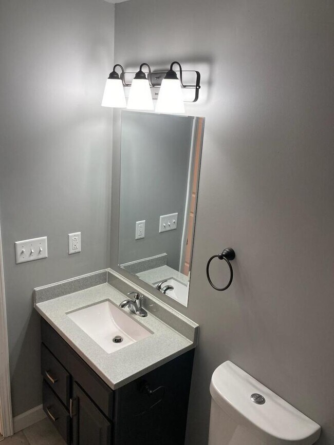 437 E Marion St Unit 2E, Princeton, IL 61356 Condo for Rent in Princeton, IL