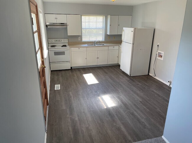 Building Photo - 1110 N Boeke Rd