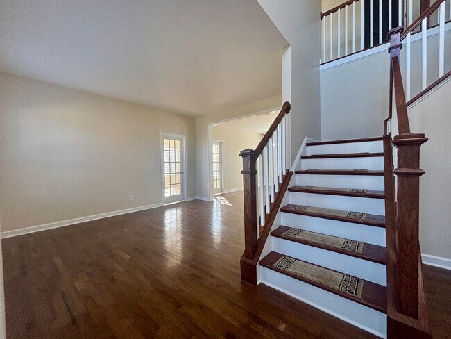 Building Photo - Fairlawn, 5 BR / 3.5 BA Available Sept 1st