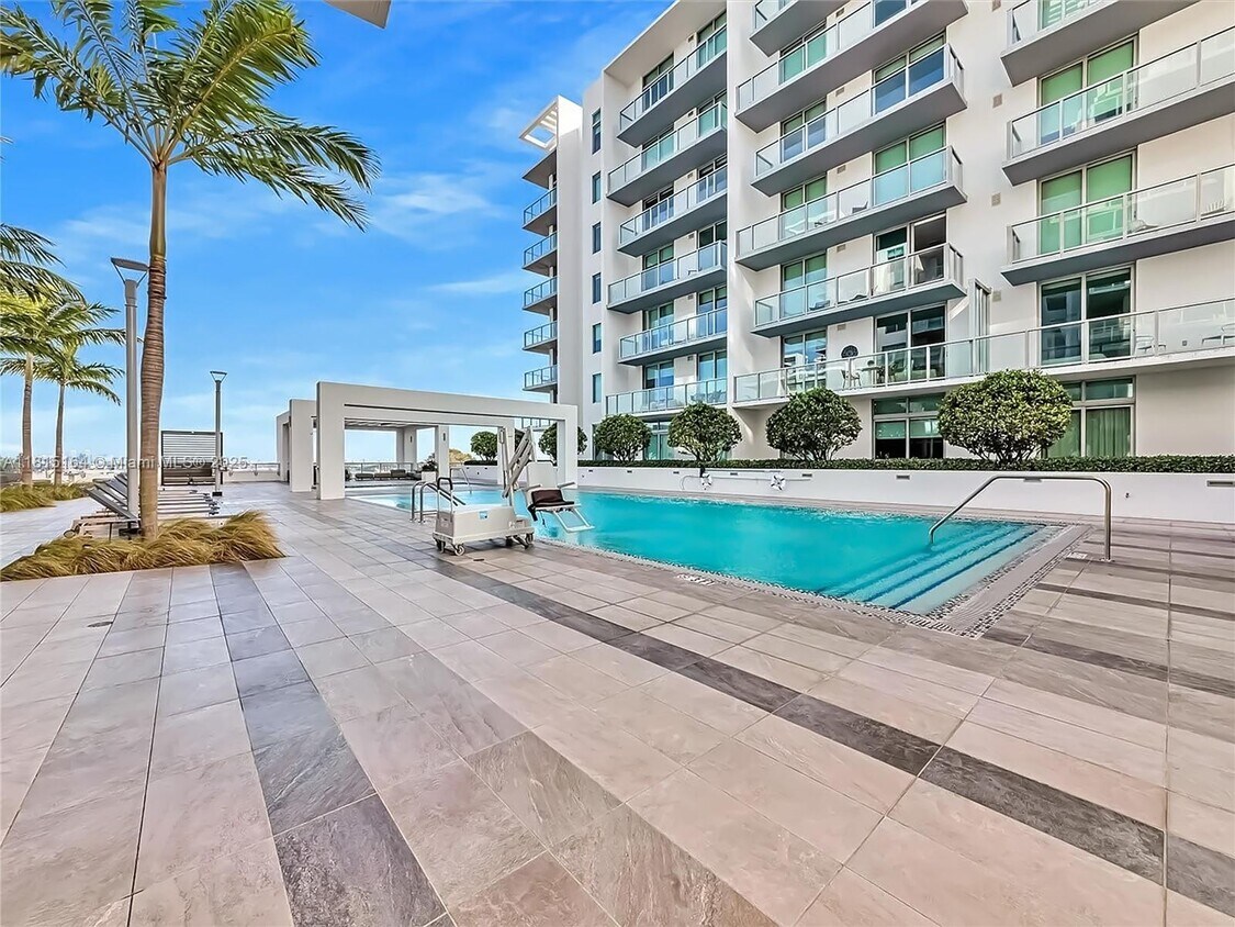 Primary Photo - 3900 Biscayne Blvd