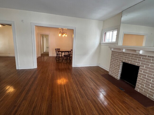 Living Room - 358 Rockingham St