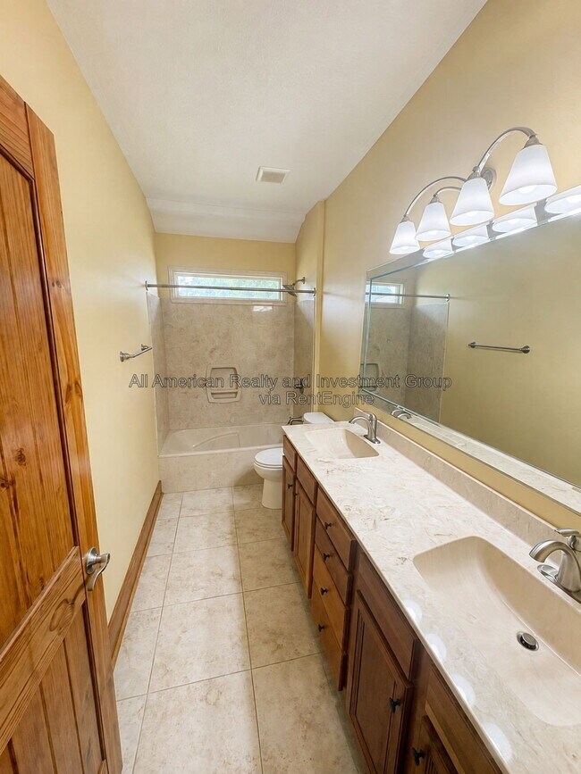 Building Photo - 612 Lombard Cir