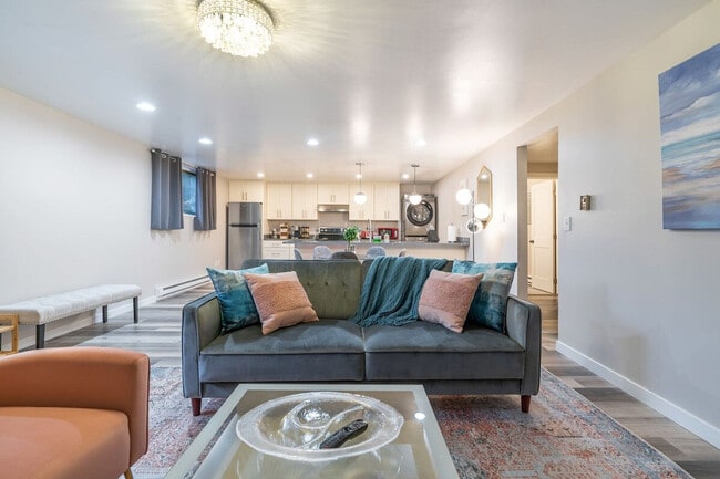 Building Photo - 3202 15th Ave W