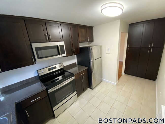 Building Photo - 17 Captain Parker Arms