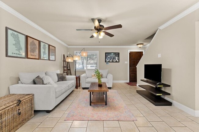Building Photo - 4503 Sarasota Dr