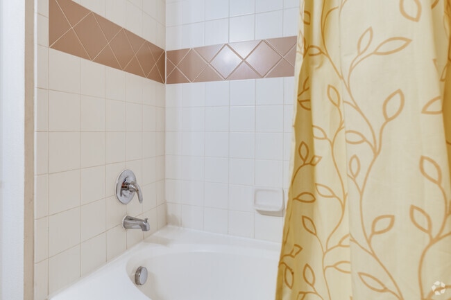 2BR, 1BA - 977SF - Walnut Ridge Apartments