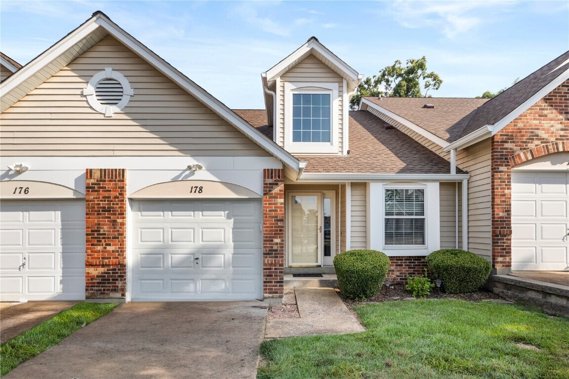 Primary Photo - 178 Cascade Cir Dr