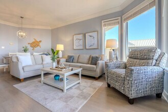 Building Photo - 10 N Forest Beach Dr