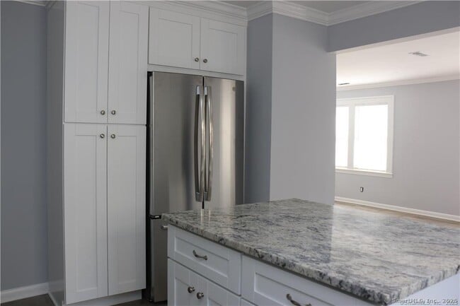 Building Photo - 41 Colonial Rd