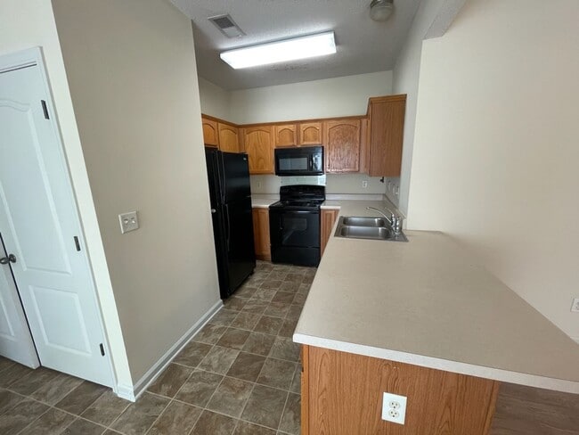 Building Photo - !SPACIOUS 4BDR 2.5BA CONDO IN ARLINGTON H ...