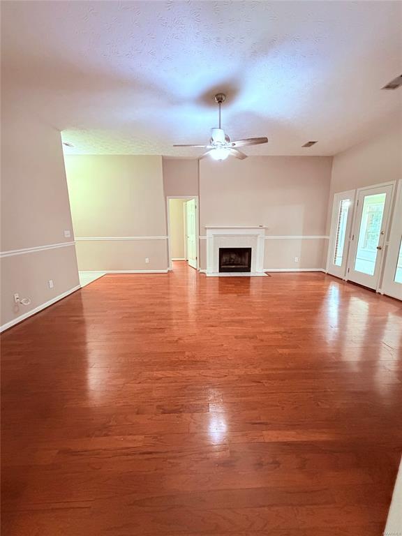 Foto del edificio - 11 Twin Oaks Ln